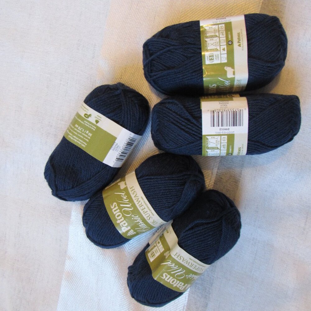 Lot of 5 balls Patons classic wool dk superwash yarn, navy, 50g each aprox.114m